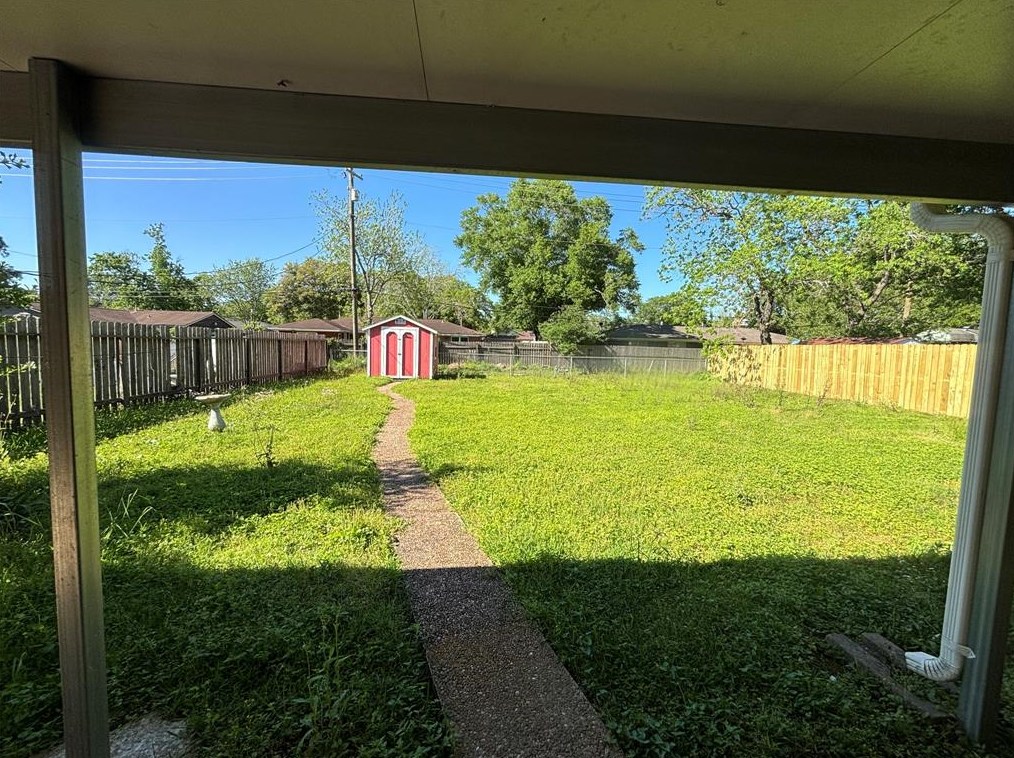 921 Meadowlane St, Angleton TX  77515-3507 exterior