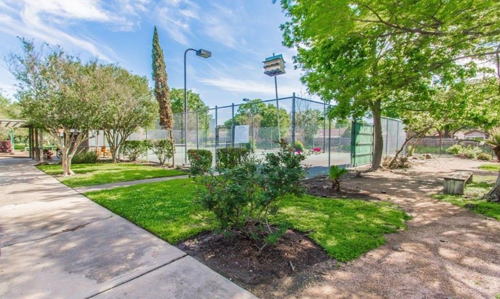 9385 Westwood Village Dr # 68, Houston, TX
