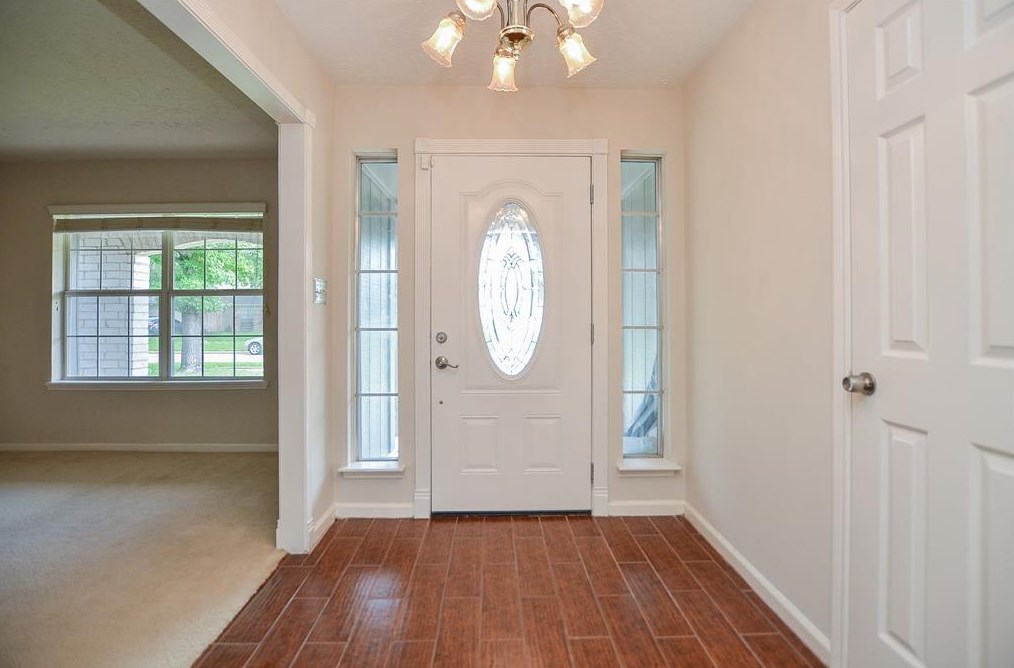 12111 Creekhurst Dr, Houston TX  77099-4111 exterior