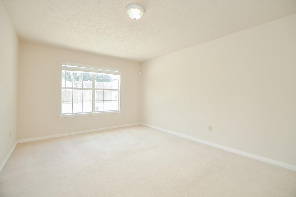 12111 Creekhurst Dr, Houston TX  77099-4111 exterior