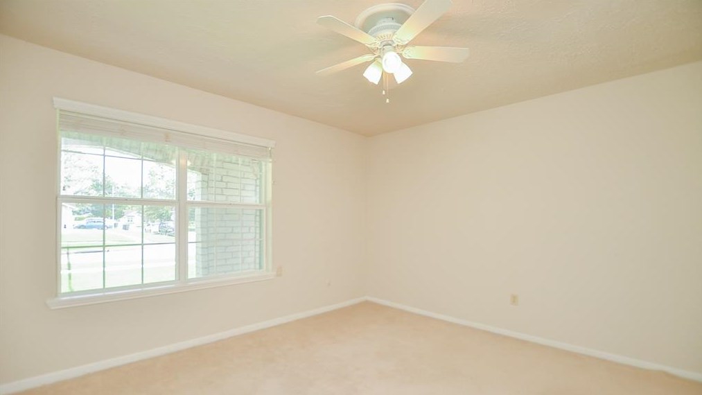 12111 Creekhurst Dr, Houston TX  77099-4111 exterior