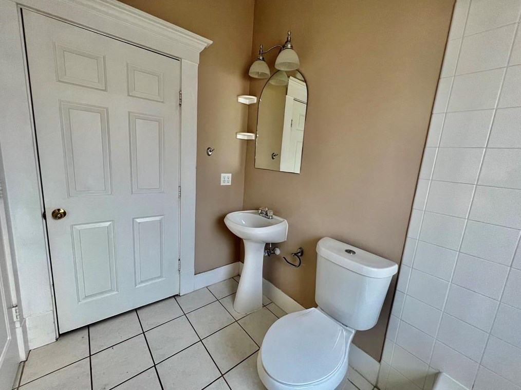 1345 Nashua St, Houston TX  77008-3745 exterior