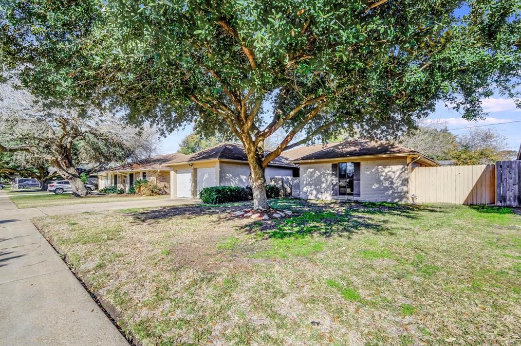 8227 Gulfwood Ln, Houston, TX 77075