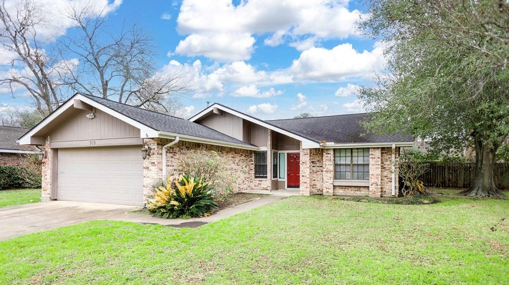 919 Mountain Meadows Dr, Katy, TX 77450