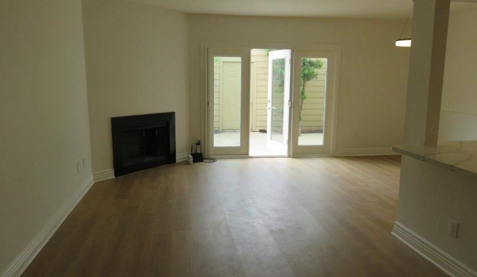 927 Memorial Village Dr #927, Houston, TX 77024