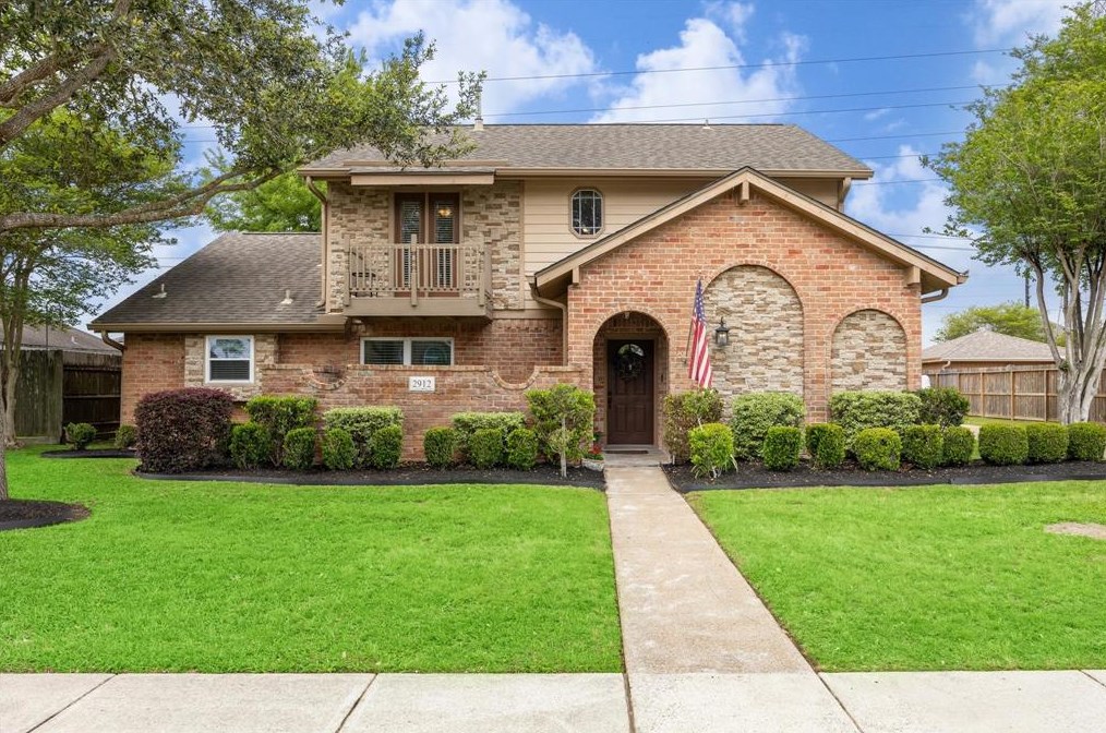 2912 Country Club Dr, Pearland, TX 77581
