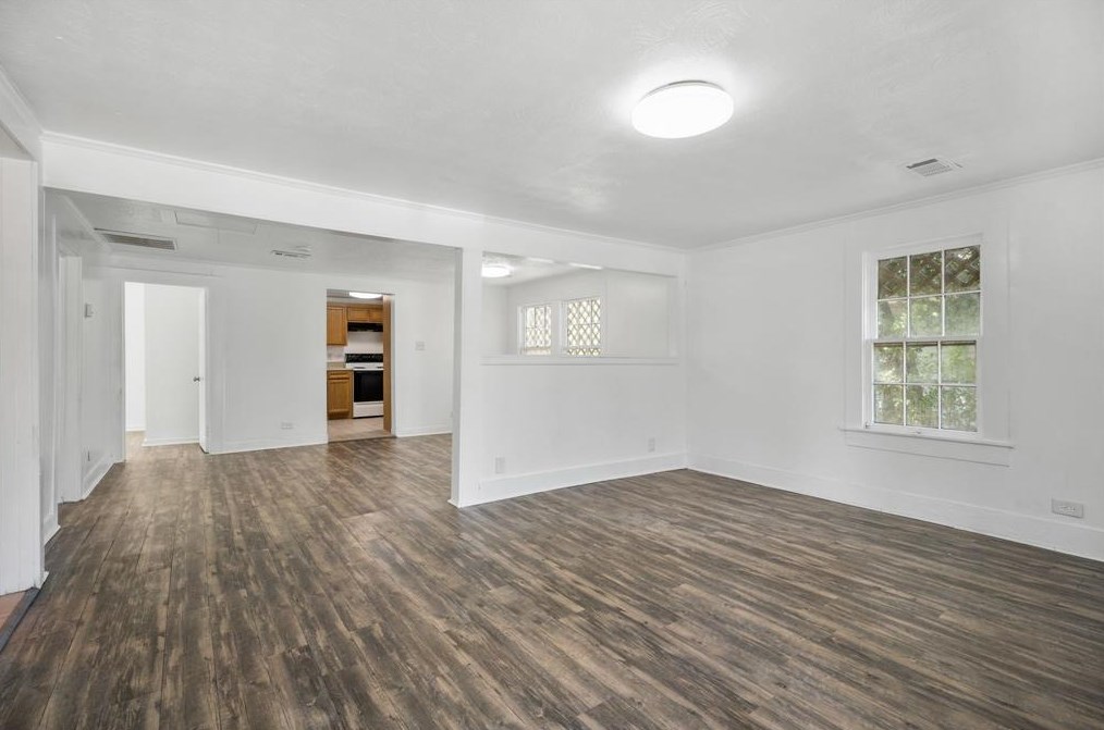 2605 2nd Ave, Texas City, TX 77590-7211