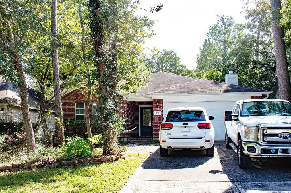 111 N Misty Dawn Dr, Conroe, TX 77385