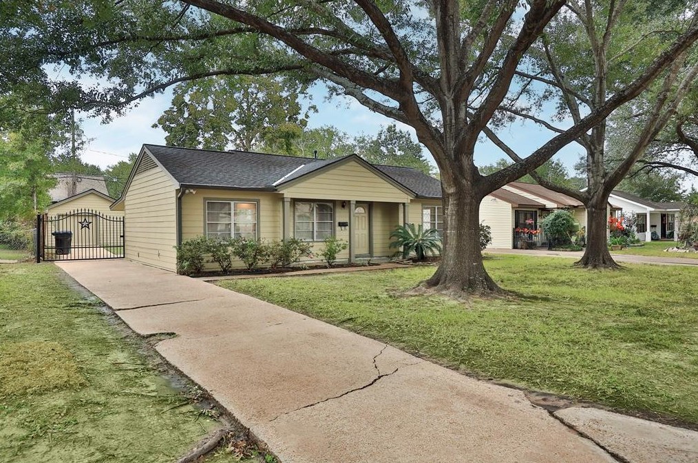 1610 Cheshire Ln, Houston, TX 77018