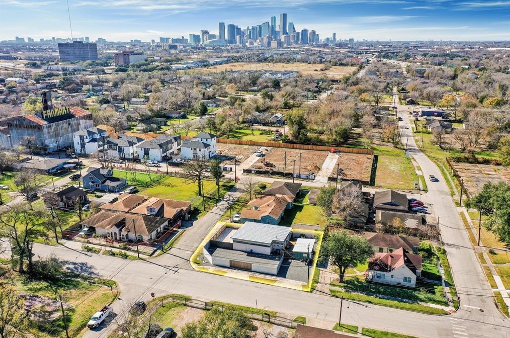 803 Schweikhardt, Houston TX  77020-7744 exterior