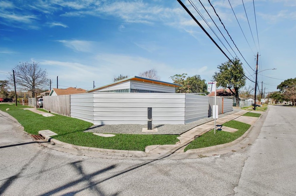 803 Schweikhardt, Houston TX  77020-7744 exterior