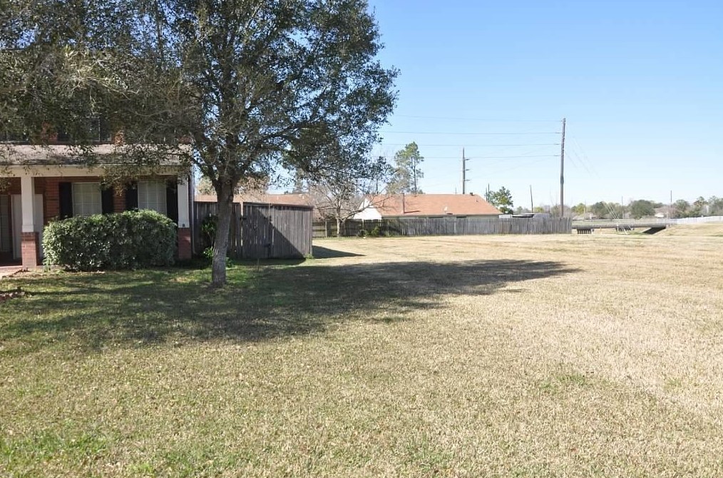 826 Deer Hollow Dr, Sugar Land, TX 77479