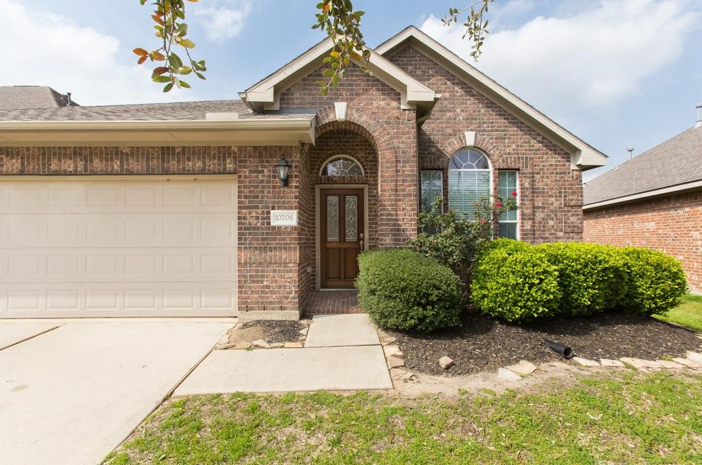 10206 N Pine Ivy Ln, Tomball, TX 77375