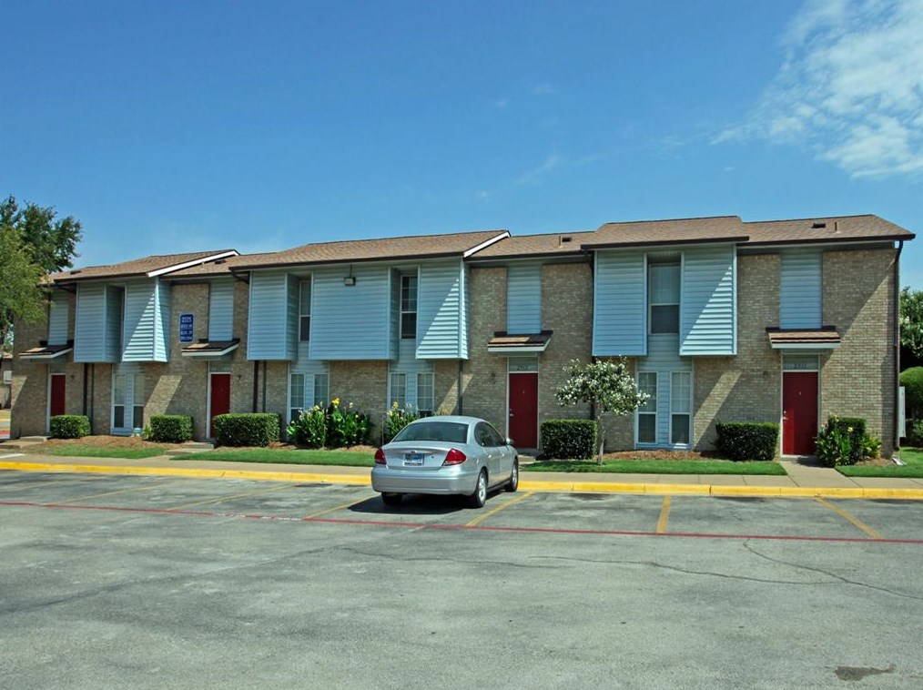 2100 Jacocks Ln, Fort Worth TX  76115-3875 exterior