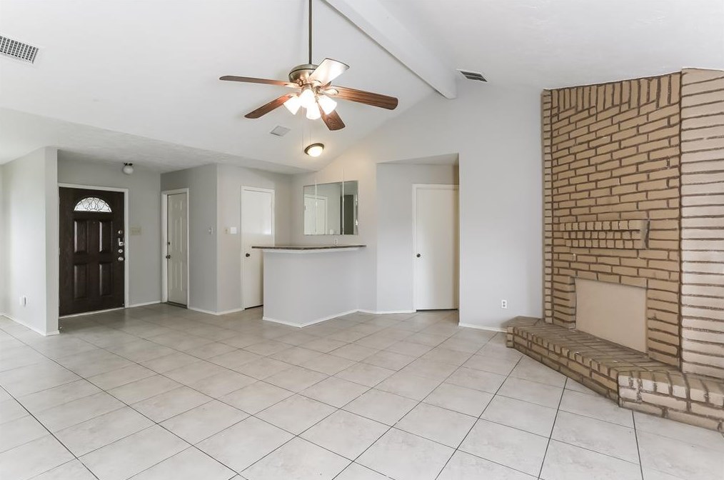 2311 Greens Rd, Houston TX  77032-1329 exterior