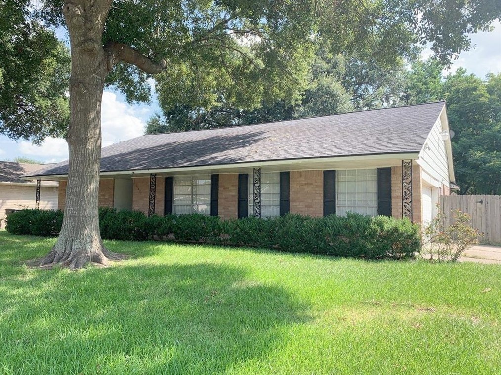 11035 Vanderford Dr, Houston, TX 77099