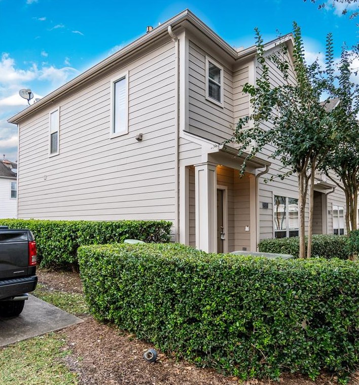 850 Heights Hollow Ln, Houston TX  77007-7061 exterior