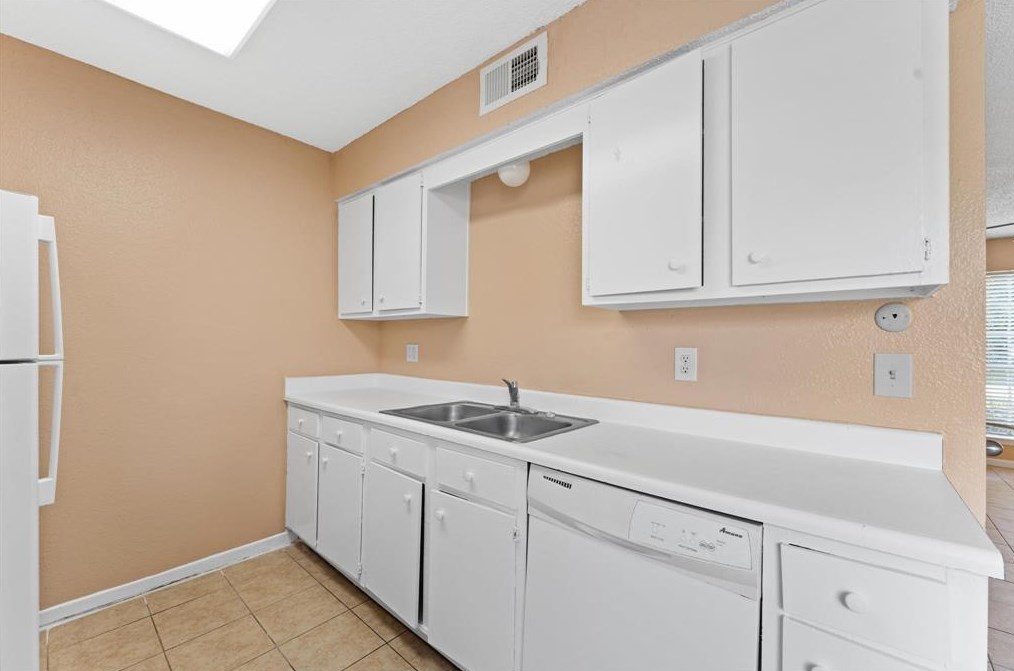 1606 Eagle Lake Rd, Sealy, TX 77474