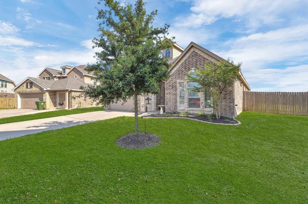 8103 Montego Bay Dr, Baytown, TX 77523-3558