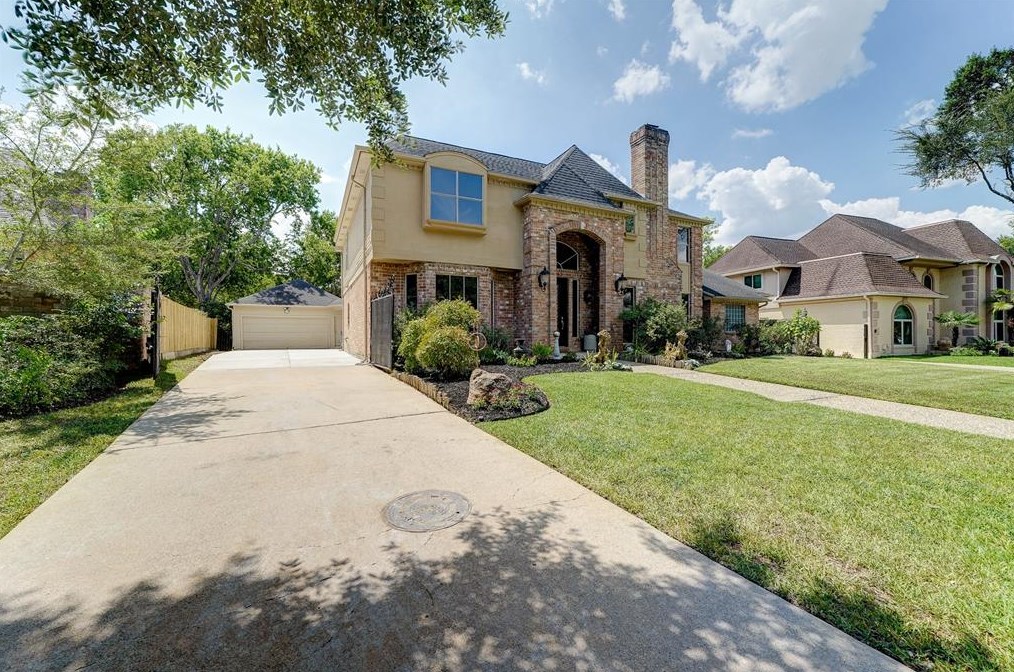 1242 Heathwood Dr, Houston, TX 77077-2618