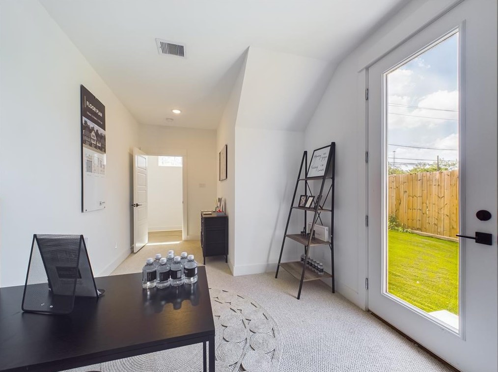 3070 Jensen Dr, Houston TX  77026-5513 exterior