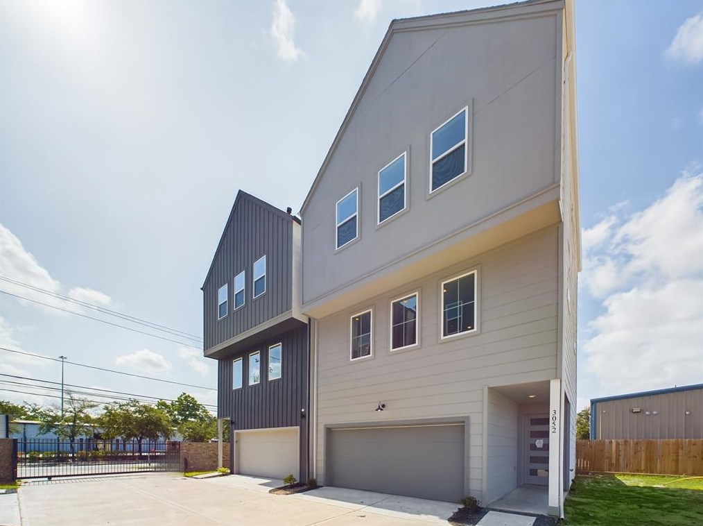 3070 Jensen Dr, Houston TX  77026-5513 exterior