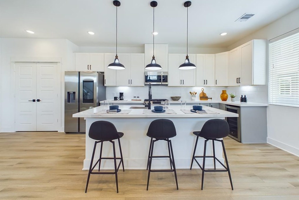 3070 Jensen Dr, Houston TX  77026-5513 exterior