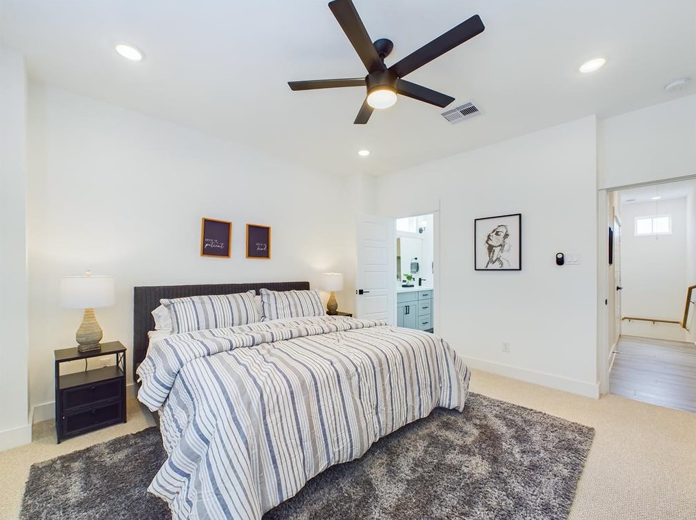 3070 Jensen Dr, Houston TX  77026-5513 exterior