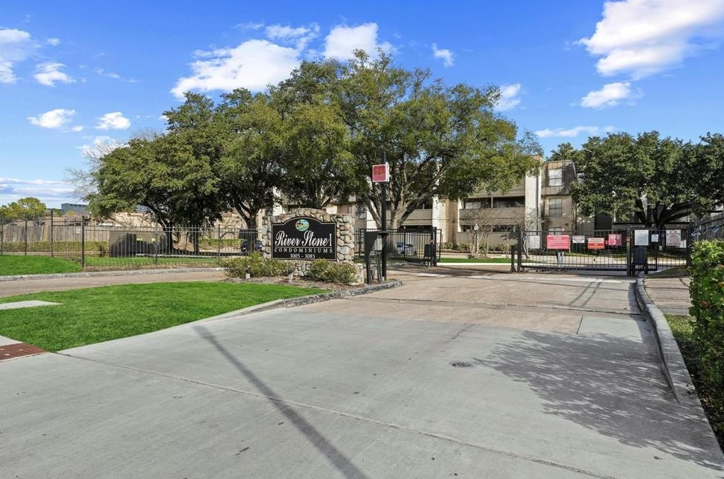 3085 Walnut Bend Ln #36, Houston, TX 77042