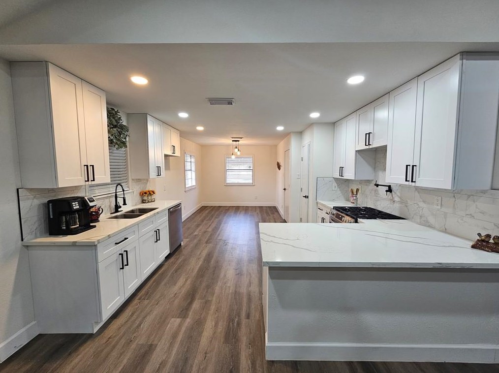 113 Staples Dr, Baytown, TX 77523-9046