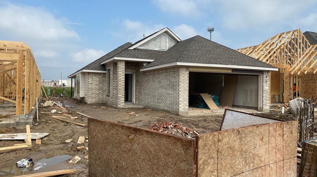 12363 Summerbrook Dr, Houston, TX 77066-1835
