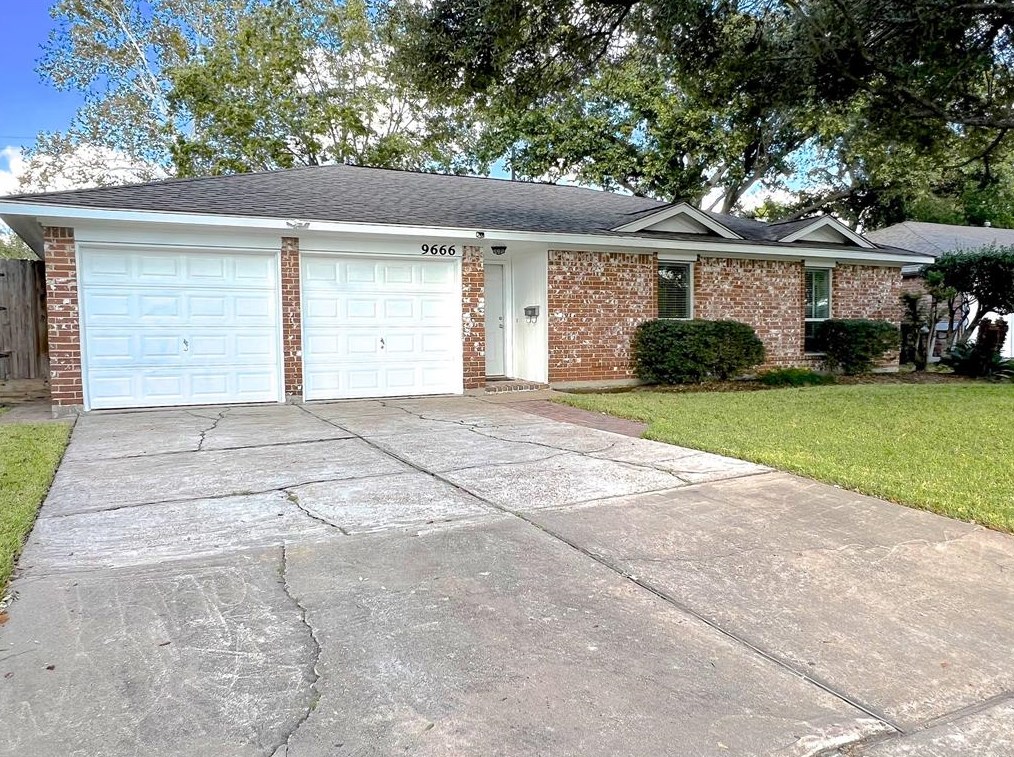 9666 Windswept Ln, Houston, TX 77063
