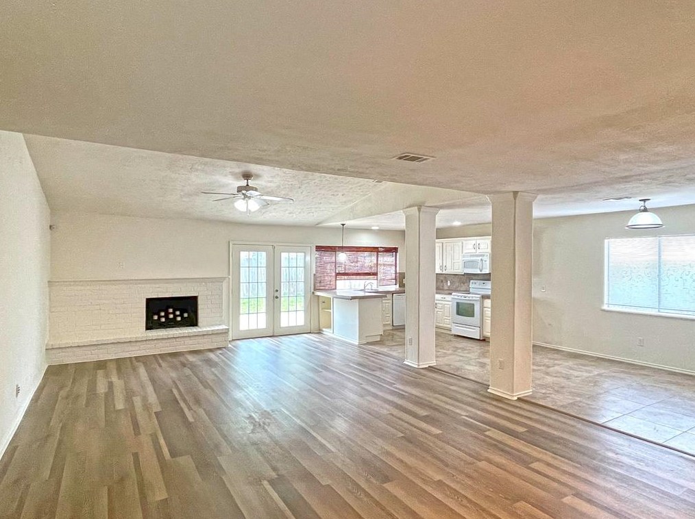 8007 Knightwood Forest Dr, Houston TX  77088-2836 exterior