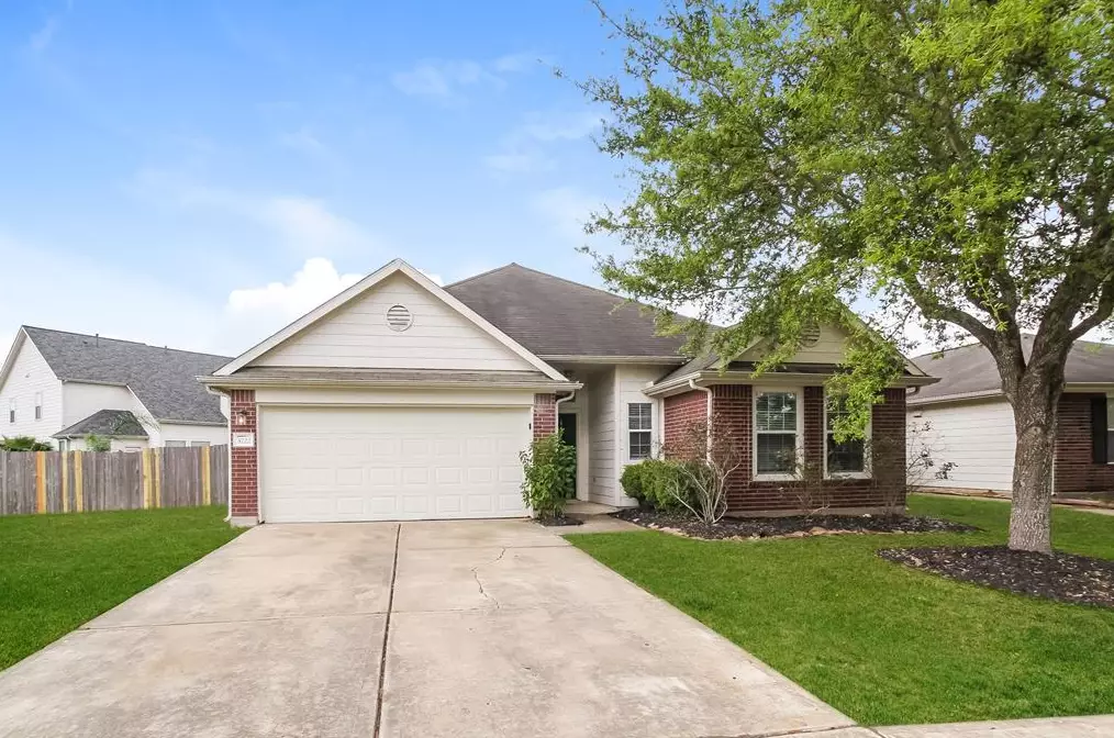 3722 Elmwood Dale Dr, Fresno, TX 77545