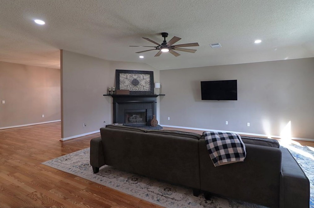9307 Cabin Creek Dr, Houston, TX 77064
