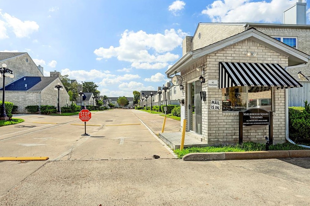 280 Wilcrest Dr, Houston TX  77042-1006 exterior