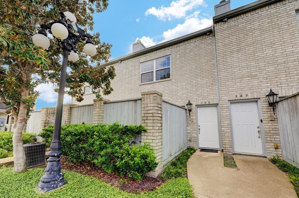 280 Wilcrest Dr, Houston, TX 77042-1006