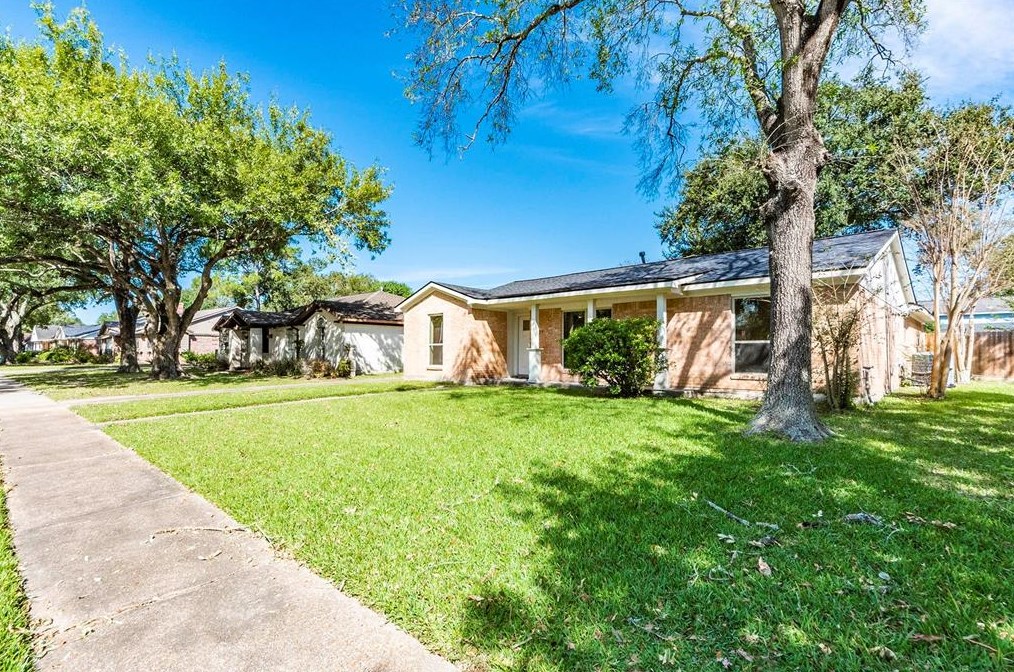 15807 Fathom Ln, Houston, TX 77062-4437
