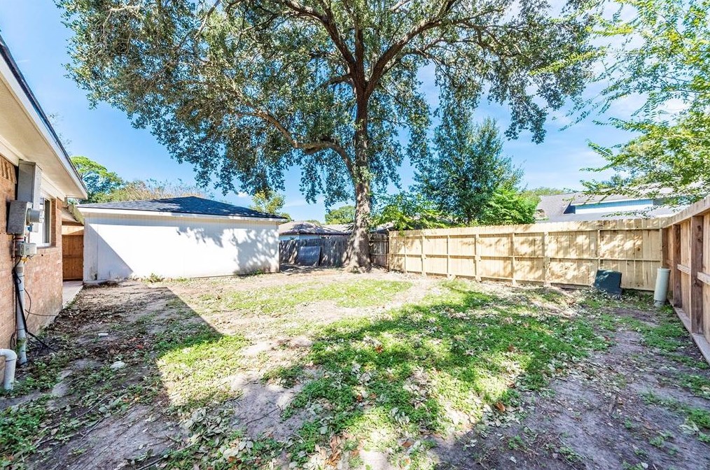 15807 Fathom Ln, Houston TX 77062-4437 exterior