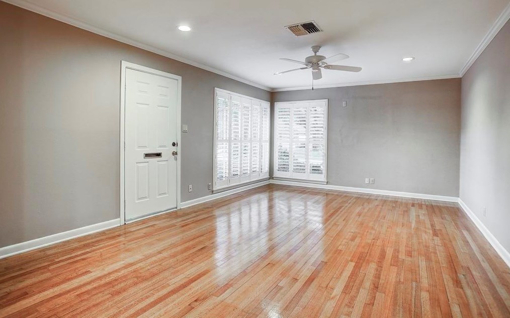 4622 Kingfisher Dr, Houston, TX 77035