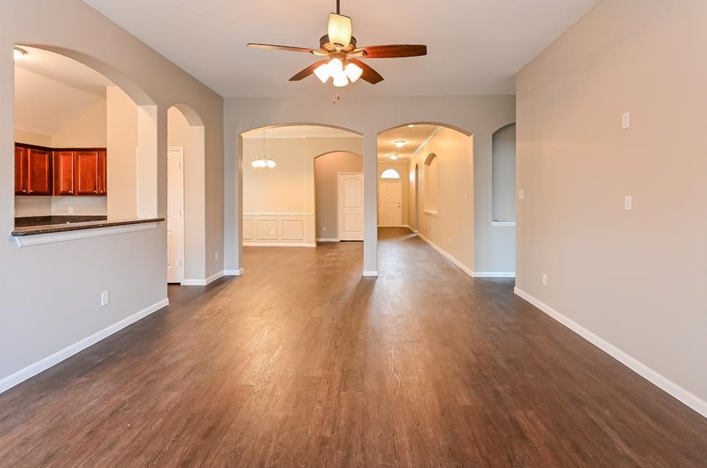 2035 Midlane Dr, Conroe, TX 77301