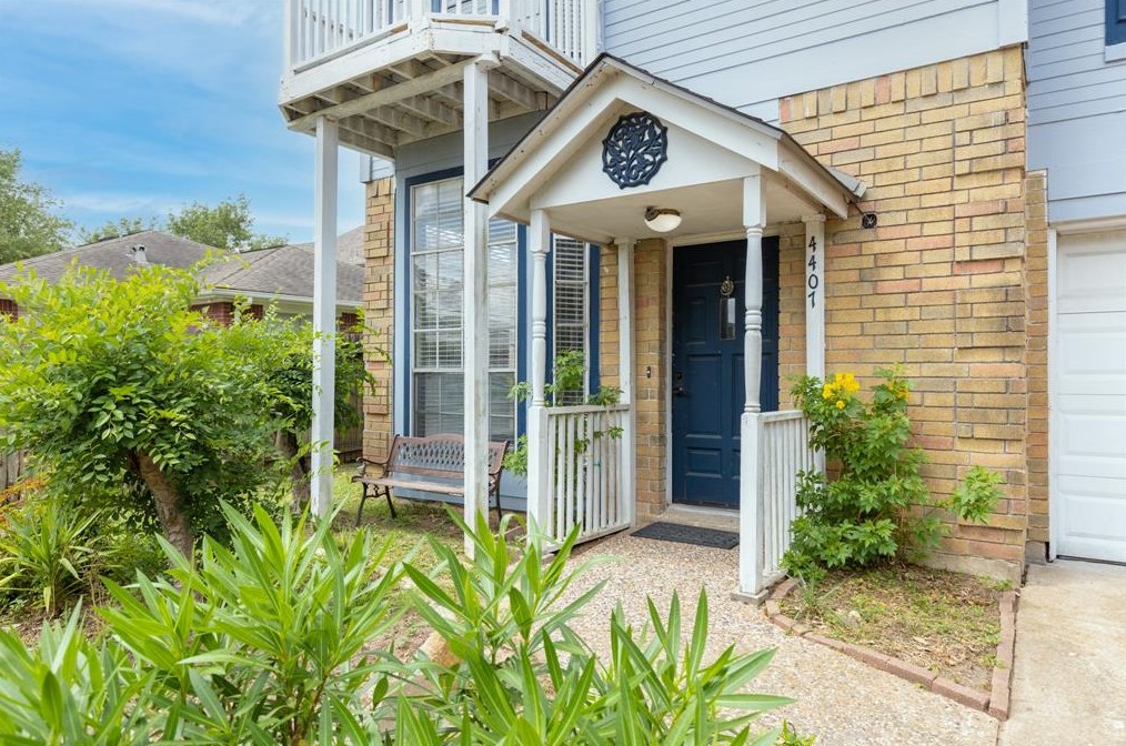 4407 Durban Dr, Houston, TX 77041-8725