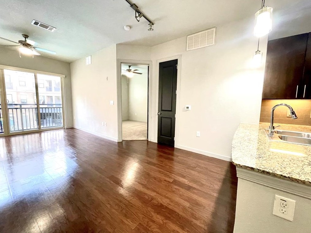 2525 Mccue Rd #530, Houston, TX 77056