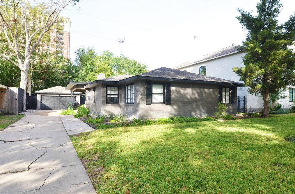 2318 Suffolk Dr, Houston TX  77027-4405 exterior