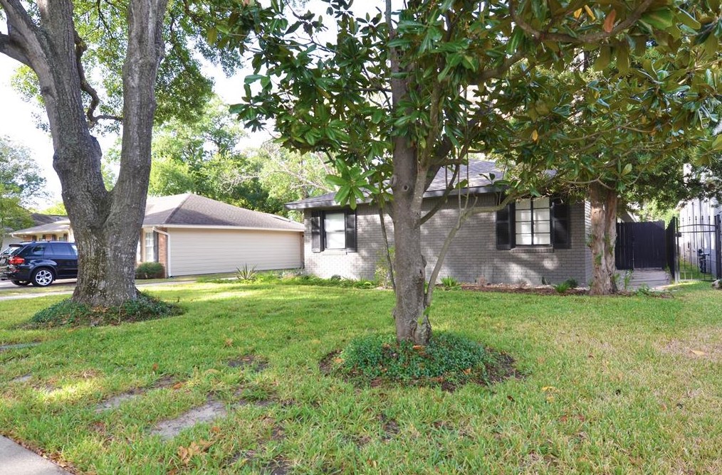 2318 Suffolk Dr, Houston, TX 77027