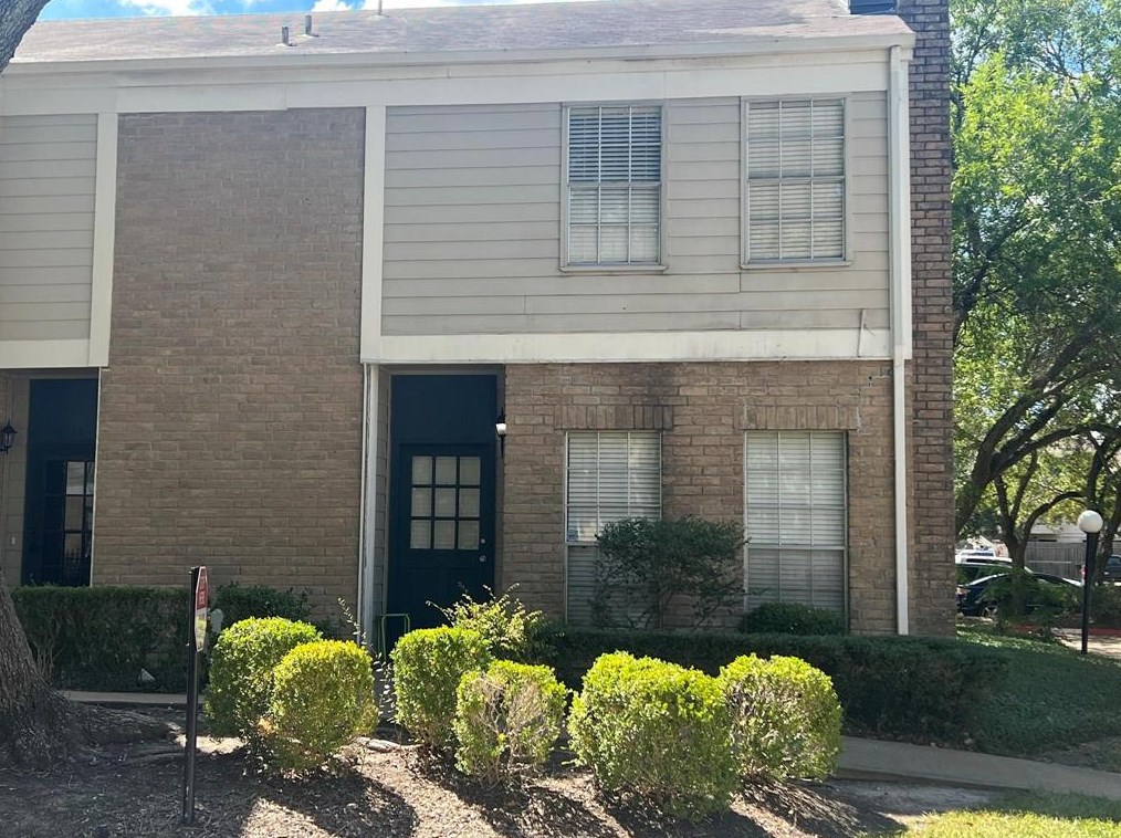 11710 Southlake Dr, Houston, TX 77077-6750
