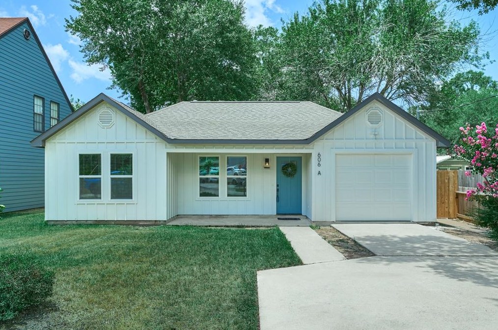 606 Mason St #a, Tomball, TX 77375