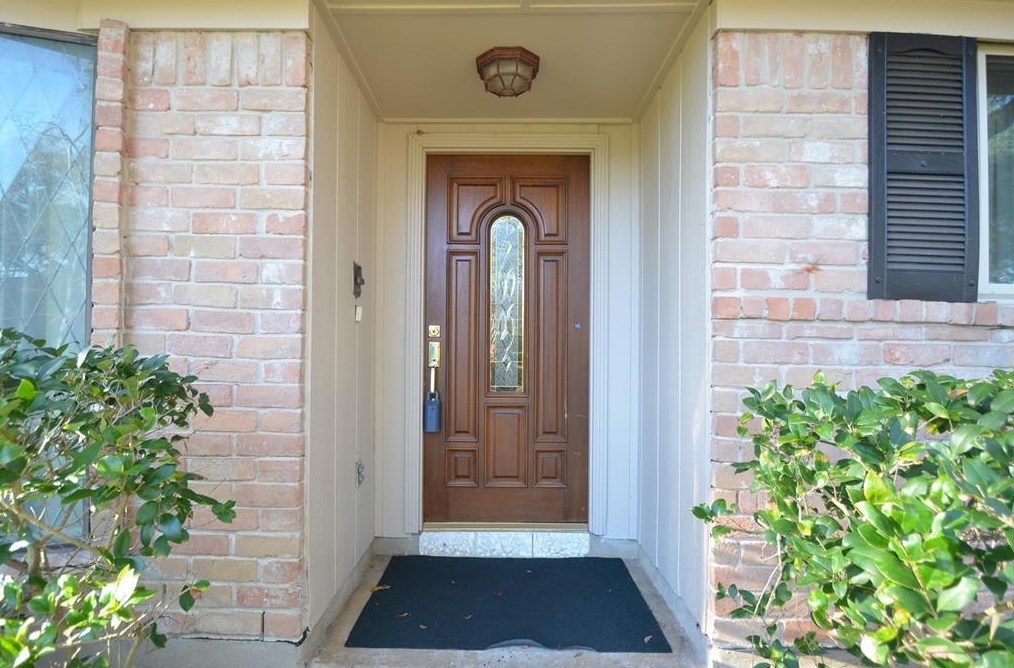 13722 Lynnwood Ln, Sugar Land, TX 77498