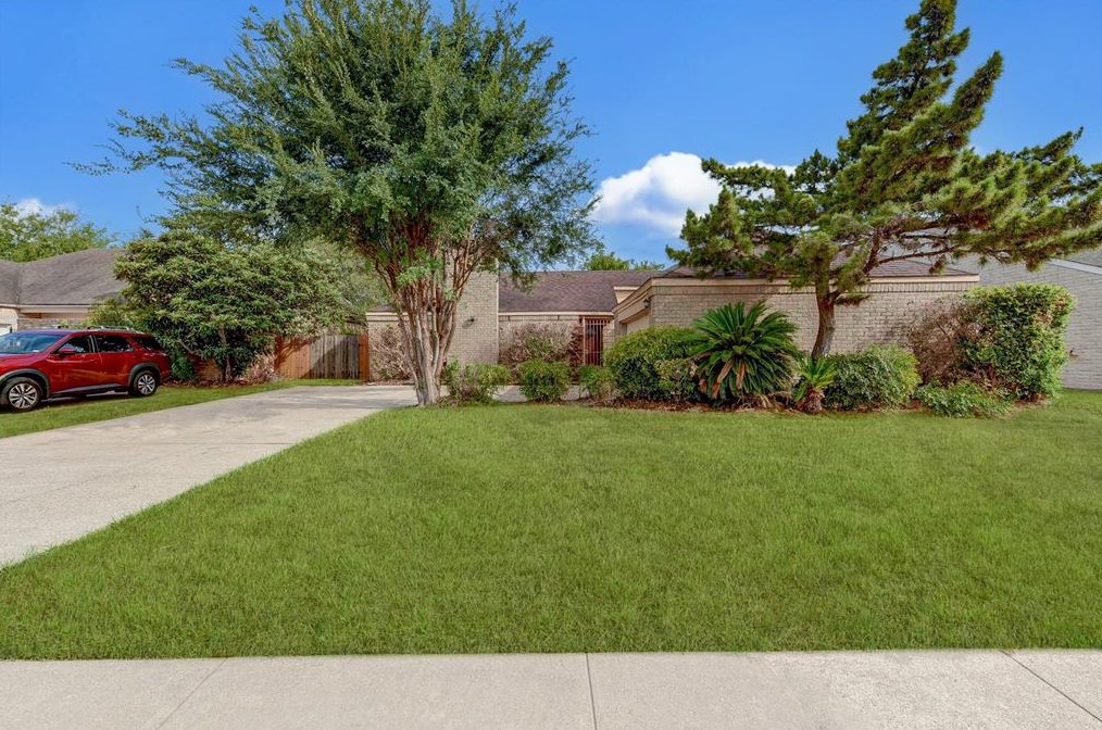 7830 Candle Ln, Houston, TX 77071