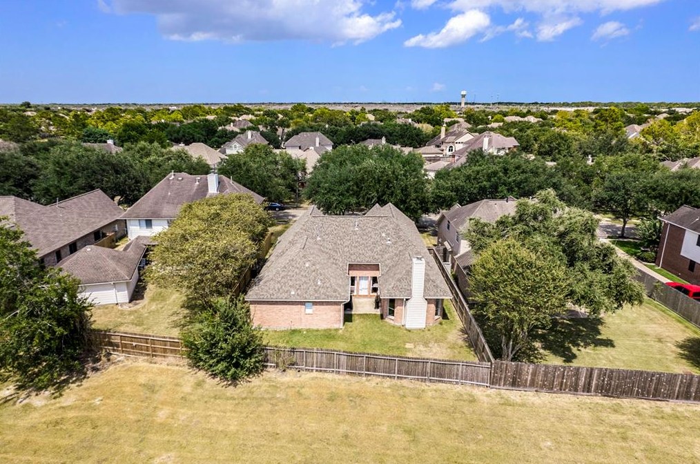 13522 Scenic Glade Dr, Houston TX  77059-2809 exterior